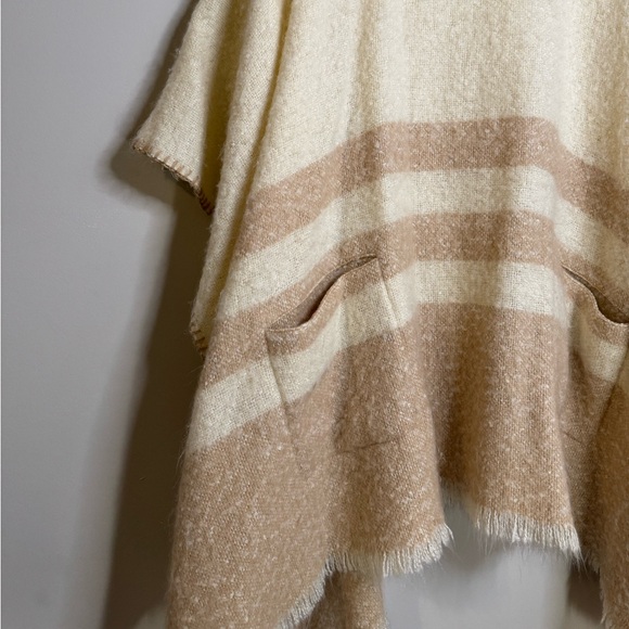 Lauren Ralph Lauren | Knit Poncho Neutral Stripe - Picture 3 of 7